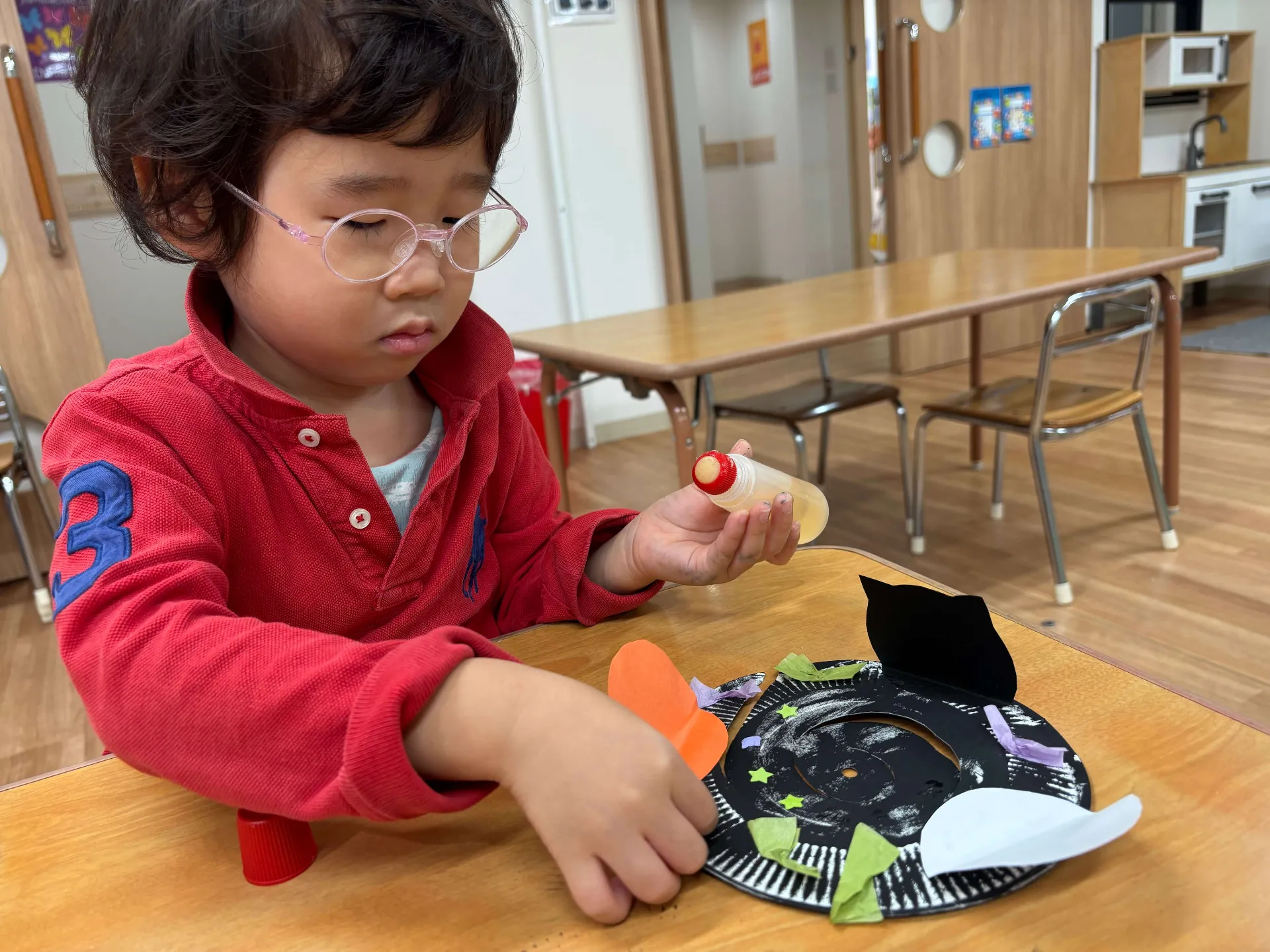 K3 students’ Halloween crafts, including bats, witches, Jack-o’-lanterns, and handmade trick-or-treat bags, created to celebrate Halloween.